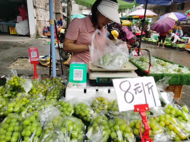 季节生果齐贬价！看看你喜爱的生果价值→天博电竞网站(图1)